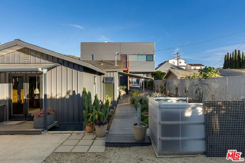 Tiny photo for 161 N Garden Street, Ventura, CA 93001 (MLS # 25629449)