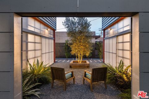 Tiny photo for 161 N Garden Street, Ventura, CA 93001 (MLS # 25629449)