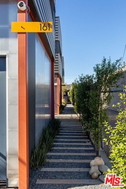 Tiny photo for 161 N Garden Street, Ventura, CA 93001 (MLS # 25629449)