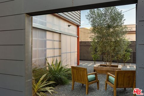 Tiny photo for 161 N Garden Street, Ventura, CA 93001 (MLS # 25629449)