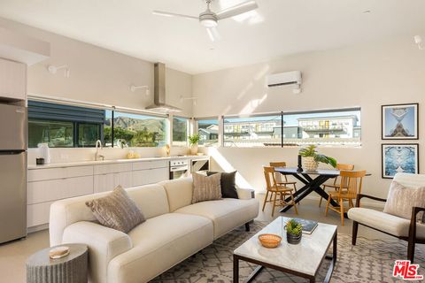 Tiny photo for 161 N Garden Street, Ventura, CA 93001 (MLS # 25629449)