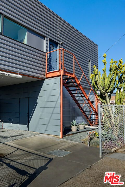 Tiny photo for 161 N Garden Street, Ventura, CA 93001 (MLS # 25629449)