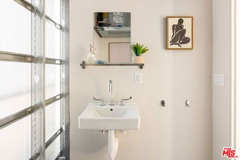 Tiny photo for 161 N Garden Street, Ventura, CA 93001 (MLS # 25629449)