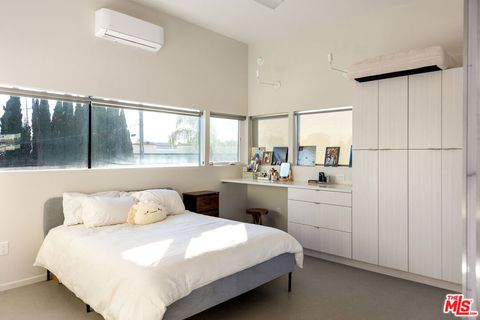 Tiny photo for 161 N Garden Street, Ventura, CA 93001 (MLS # 25629449)