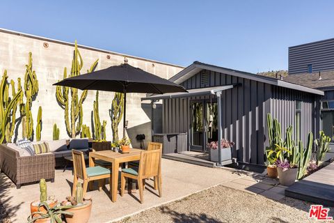 Tiny photo for 161 N Garden Street, Ventura, CA 93001 (MLS # 25629449)