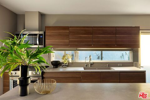 Tiny photo for 161 N Garden Street, Ventura, CA 93001 (MLS # 25629449)