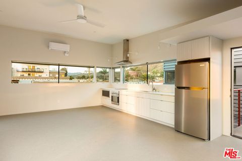 Tiny photo for 161 N Garden Street, Ventura, CA 93001 (MLS # 25629449)