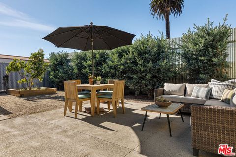 Tiny photo for 161 N Garden Street, Ventura, CA 93001 (MLS # 25629449)