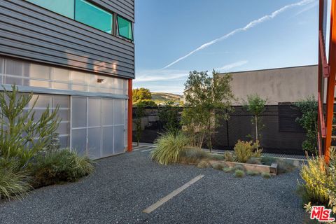 Tiny photo for 161 N Garden Street, Ventura, CA 93001 (MLS # 25629449)