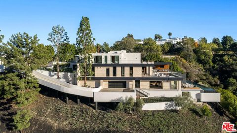 Photo of 1035 Stradella Road, Los Angeles, CA 90077 (MLS # 26833305)