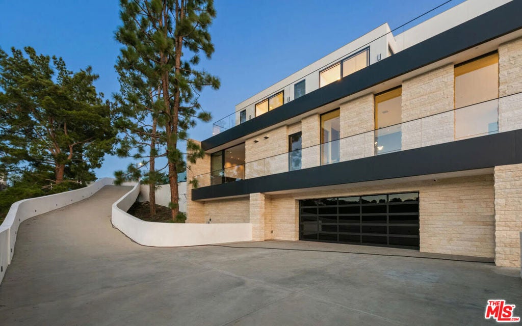 1035 Stradella Road