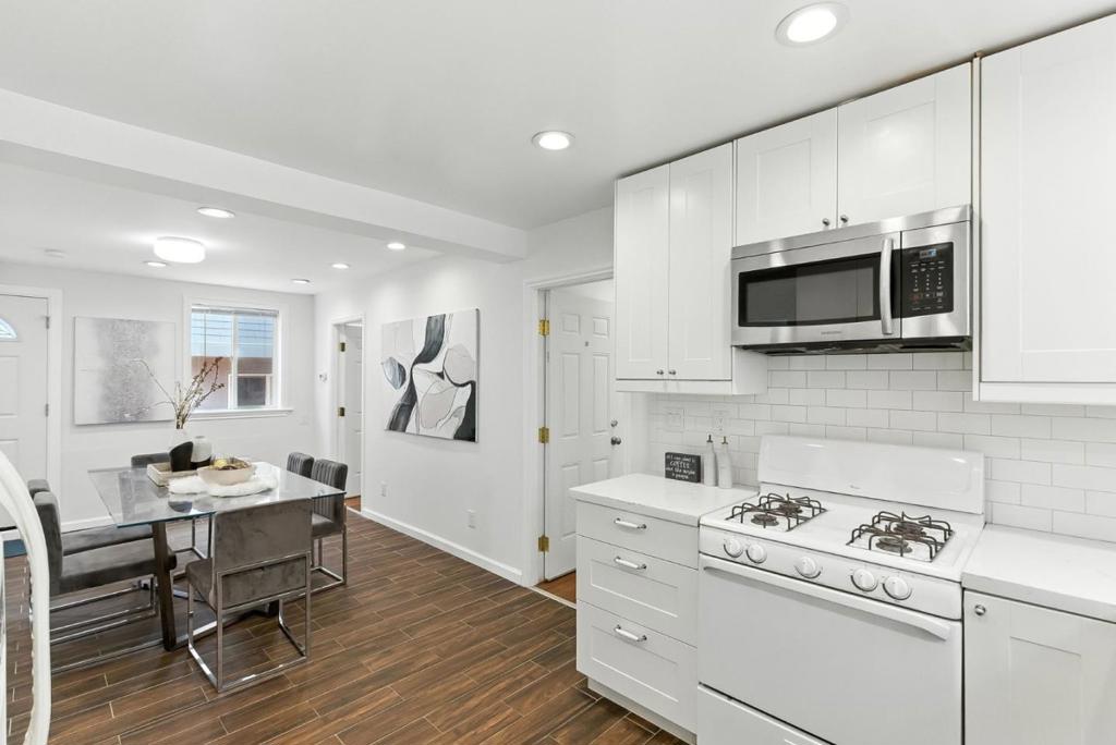 54 Eastwood Dr