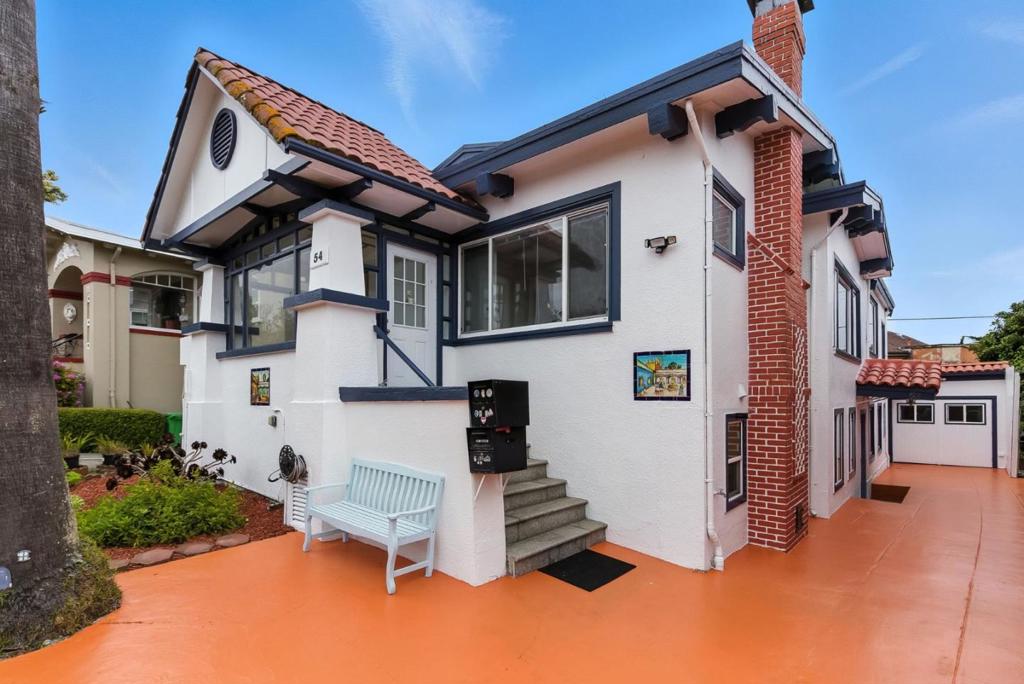 54 Eastwood Dr