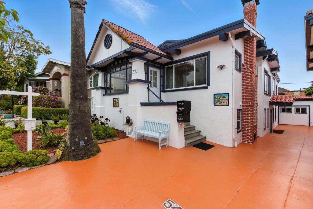 54 Eastwood Dr