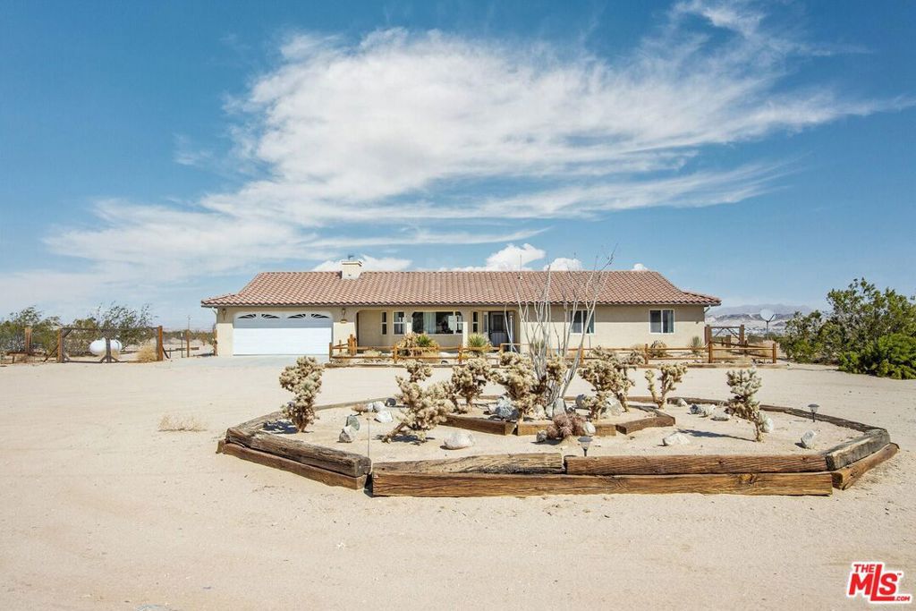 Photo of 72772 Nandina Street, Twentynine Palms, CA 92277 (MLS # 26752085)