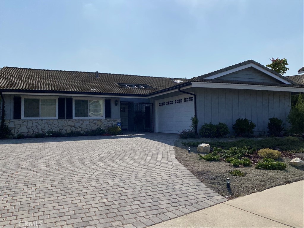 Cut de sac, single level, contemporary house in one of the most convenience locations on the hill. Walking distance to bus, elementary and high school and shopping. Natural light. Open flooring plan, Extened family room towards park-like backyard. Well maintained property. Can be shown at any time. Supra Lox is on the front door. Immediately occupancy.