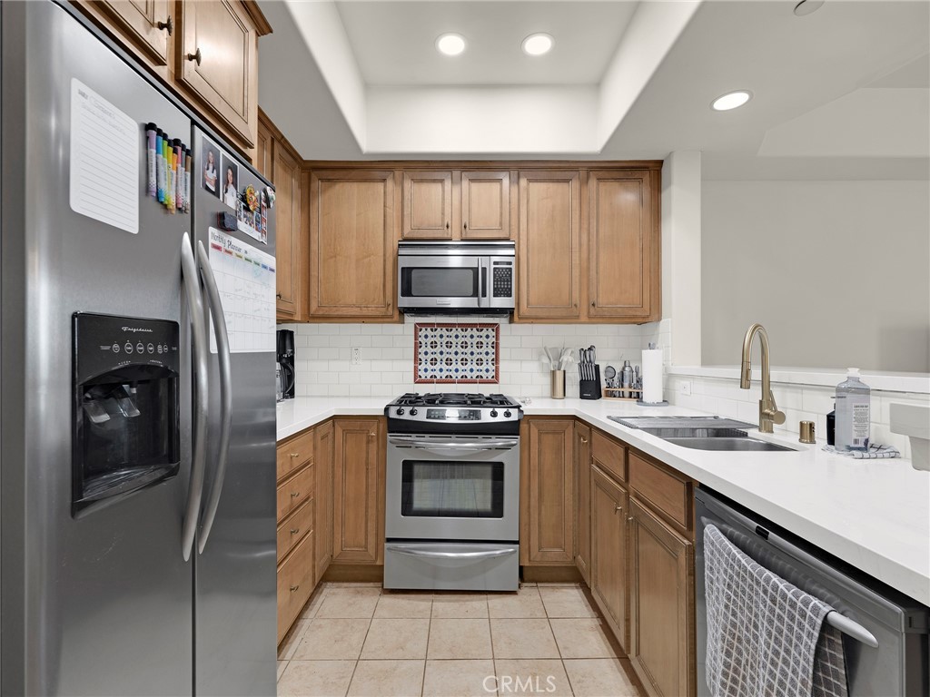 Properties 3 5753 White Oak Avenue 3