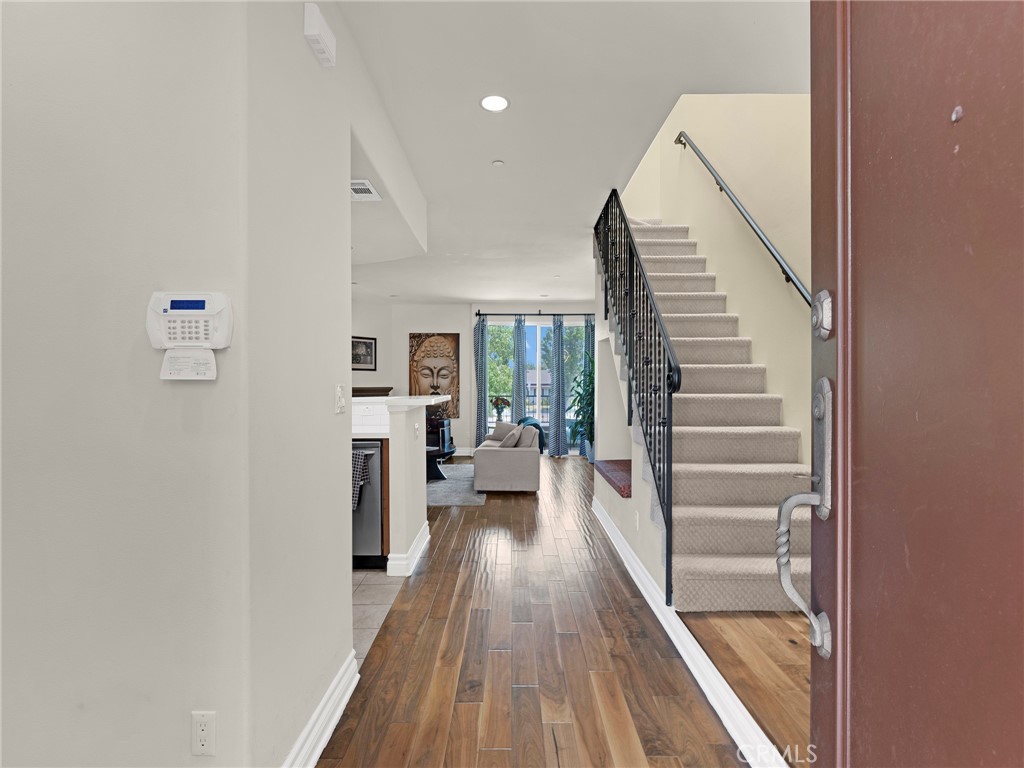 Properties 2 5753 White Oak Avenue 3