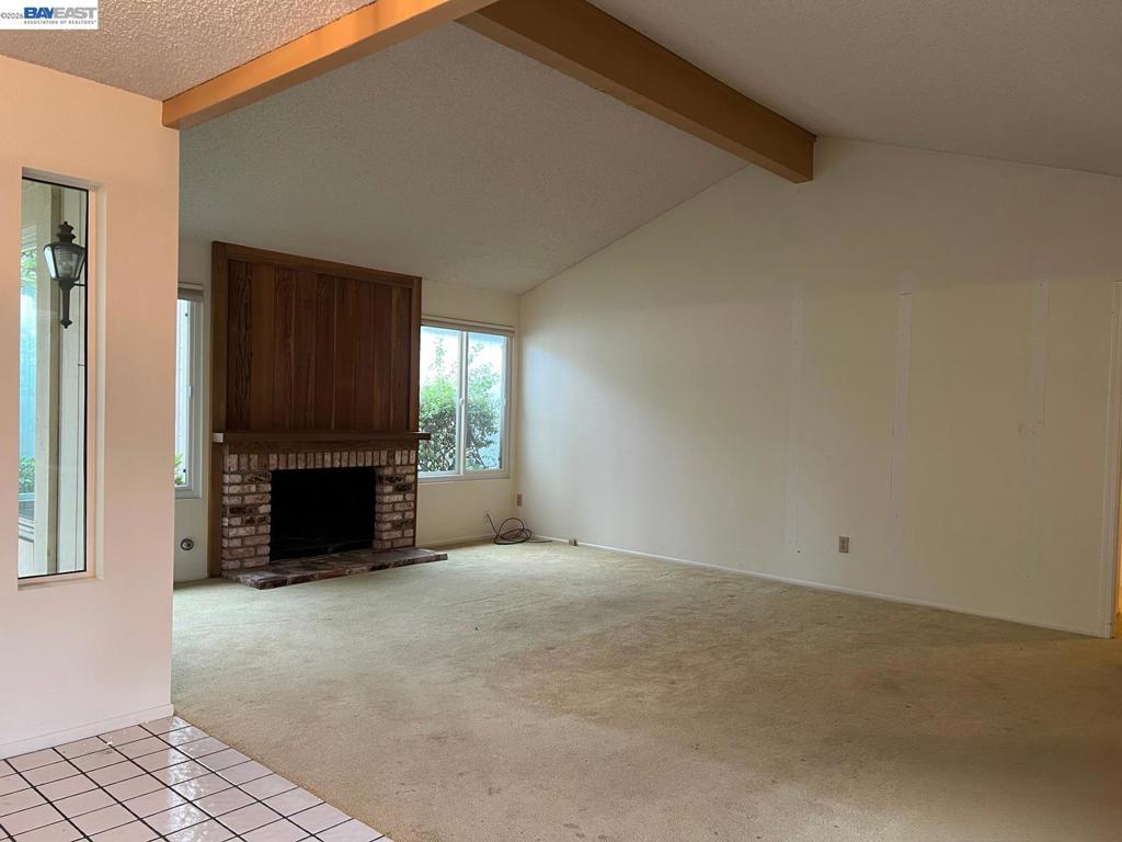 212 Puddingstone Rd