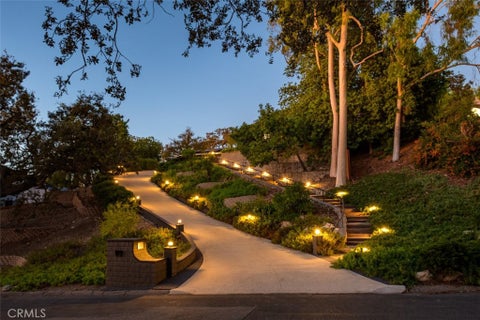 Photo of 954 Encino Vista Drive, Thousand Oaks, CA 91362 (MLS # SR26196983)