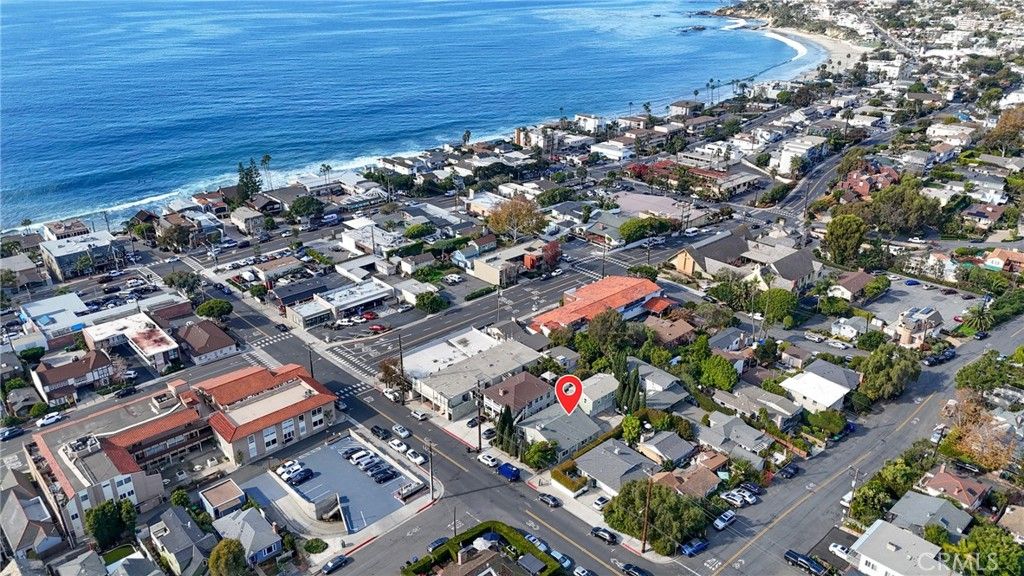 Photo of 352 Thalia St, Laguna Beach, CA 92651 (MLS # OC25261882)