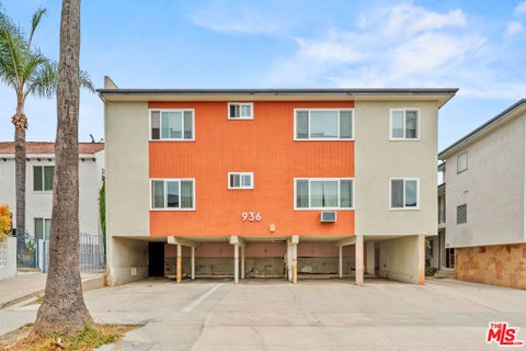 Photo of 936 N Curson Avenue #8, West Hollywood, CA 90046 (MLS # 26923375)