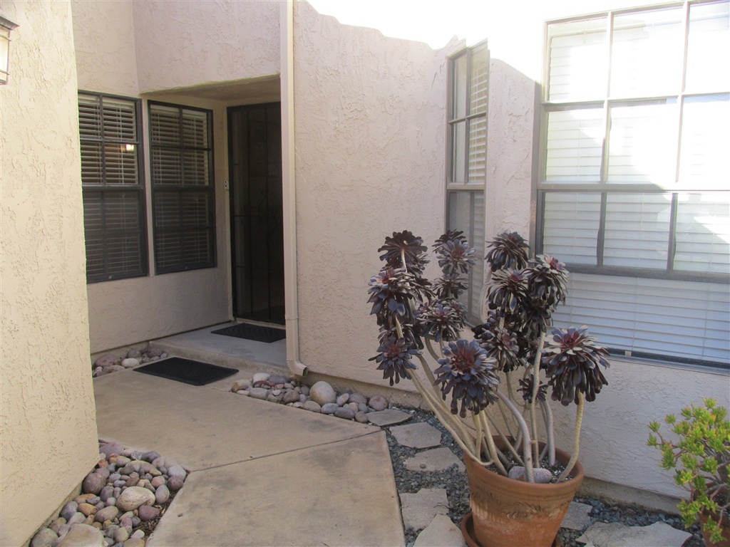 Very well maintained "END UNIT" Open Floor Plan, ceramic tile floors in living room, dining room, laundry, kitchen and bathrooms. Very quiet and private patio, close to pools, tennis and community center's. Neighborhoods: Las Brisas Equipment: Dryer,Garage Door Opener, Range/Oven, Washer Other Fees: 73.42 Sewer: Sewer Connected Topography: LL