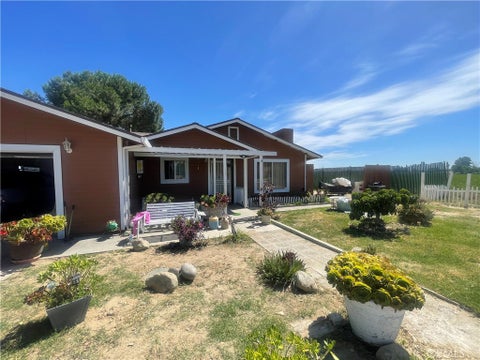 Photo of 822 E Glenwood AVE, Turlock, CA 95380 (MLS # MC26124586)