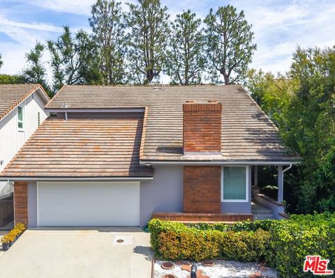 Photo of 10227 Autumn Leaf Circle, Los Angeles, CA 90077 (MLS # 26670821)