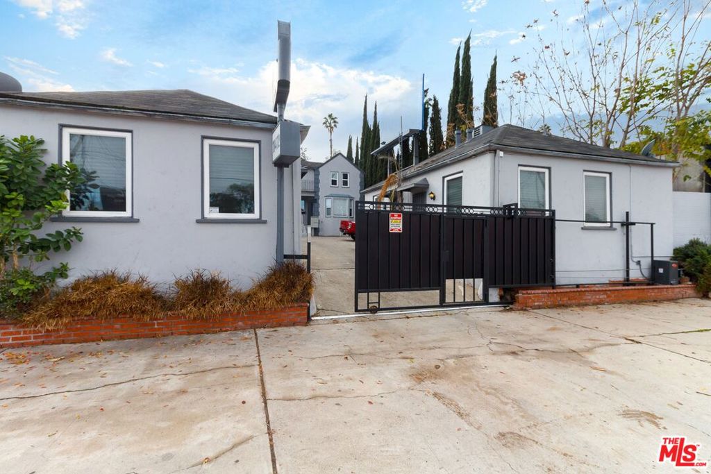 11472 VENTURA 4