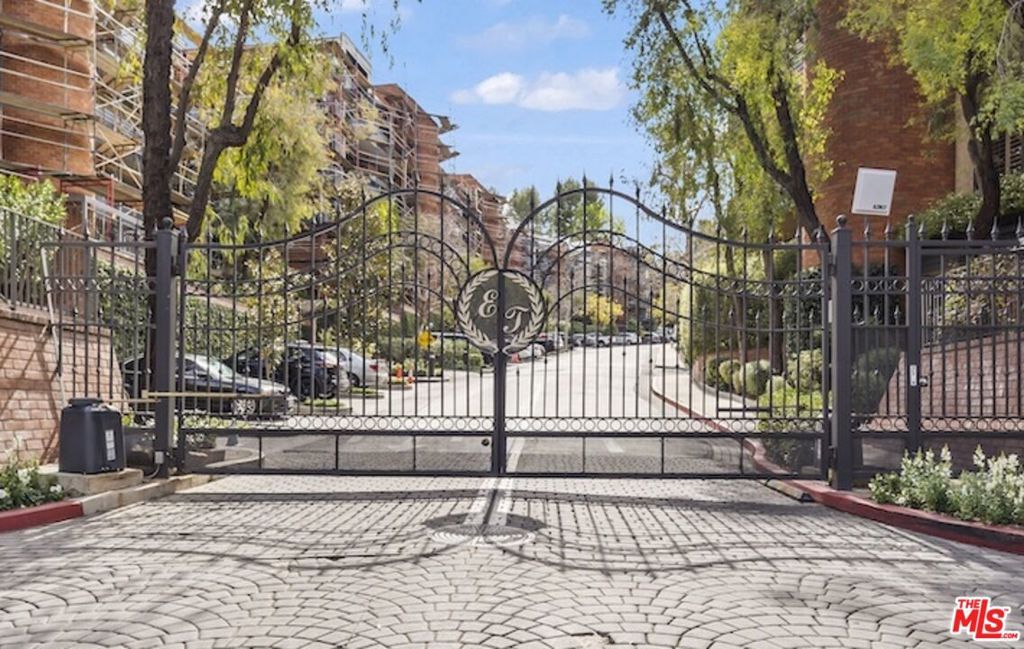 Photo of 4752 Park Encino Lane #212, Encino, CA 91436 (MLS # 25567759)