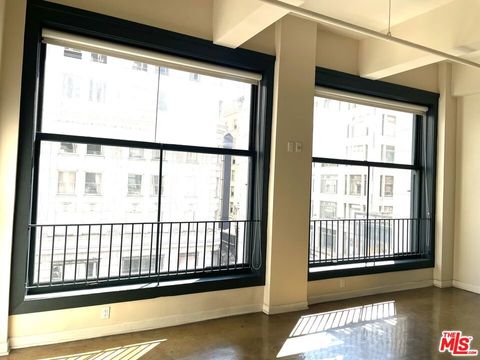 Photo of 315 W 5th Street #710, Los Angeles, CA 90013 (MLS # 25604297)