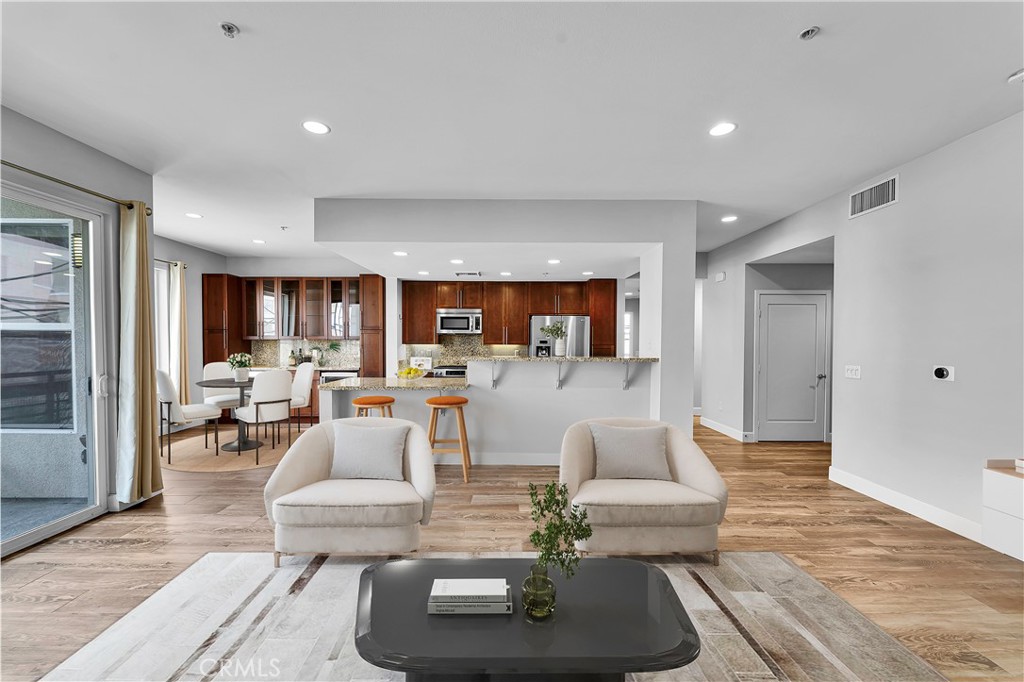 300 E 4th Street 204