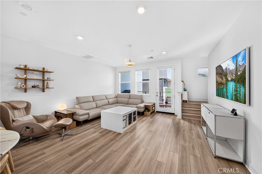 1649 W Lincoln Avenue 103