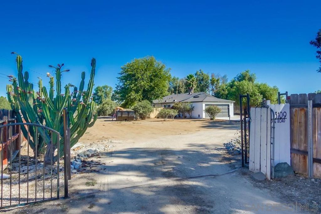 Photo of 3109 Dye Rd Rd, Ramona, CA 92065 (MLS # 250043865SD)