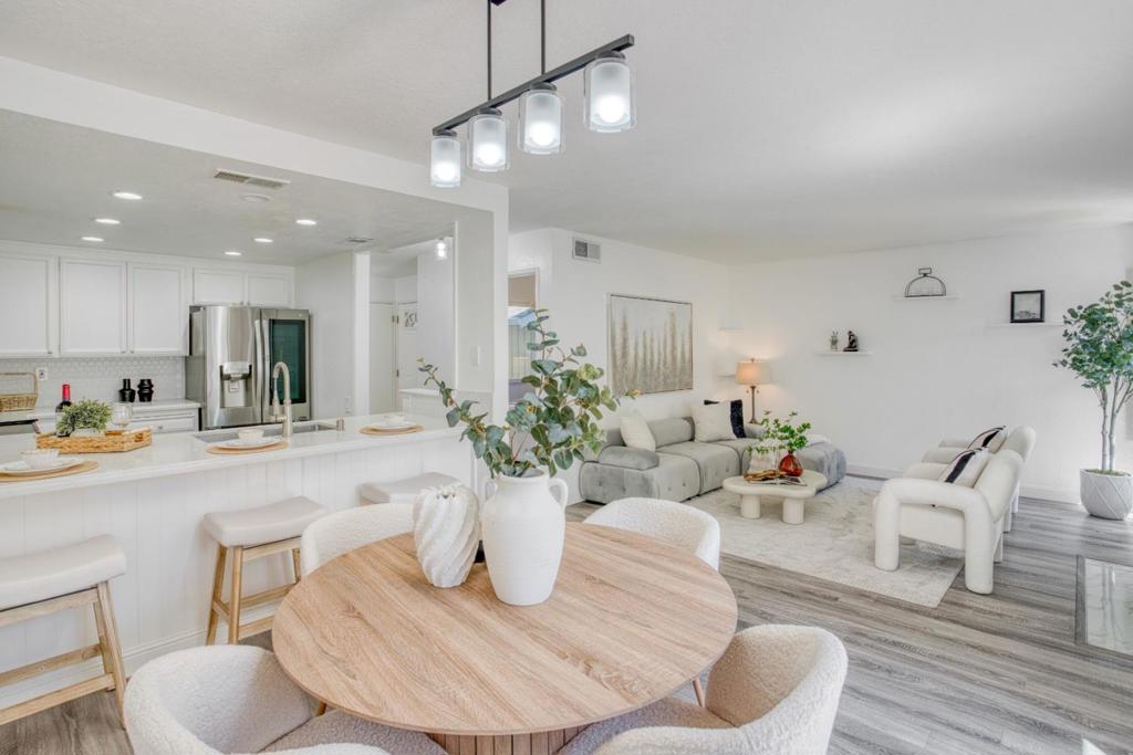 340 N Wildwood