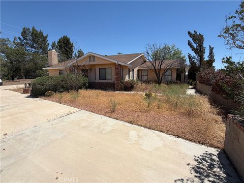 Photo of 15976 Acoma RD, Apple Valley, CA 92307 (MLS # CV26101376)