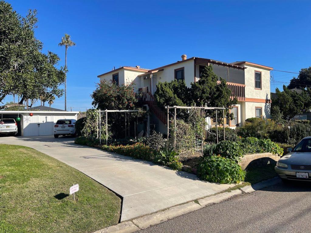 Beautiful 2 bedroom, 1 bathroom home in highly desired University Heights neighborhood. Located on the second floor. Hardwood floors throughout make it easy to clean. Granite kitchen countertops and modern cabinetry. Conveniently located near shops, restaurants, parks, and freeways. One assigned parking spot. Washer & dryer inside the unit. Trash included. All other utilities are paid by the tenant. Pets okay upon approval.