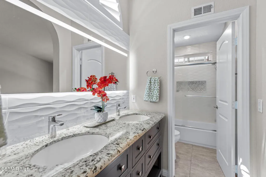 Camarillo, California 93012, United States, 2 Bedrooms Bedrooms, ,3 BathroomsBathrooms,Residential,Active,167133