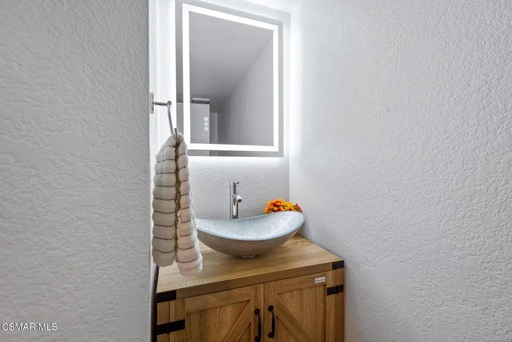 Camarillo, California 93012, United States, 2 Bedrooms Bedrooms, ,3 BathroomsBathrooms,Residential,Active,167133