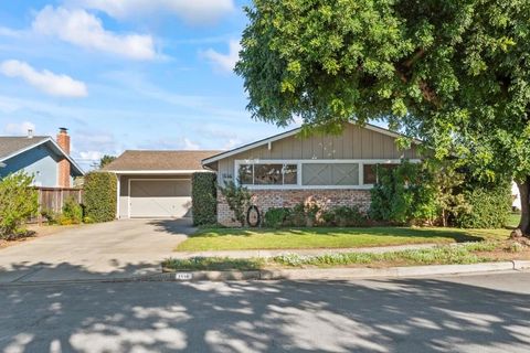 Photo of 1546 Nuthatch Lane, Sunnyvale, CA 94087 (MLS # ML82039167)