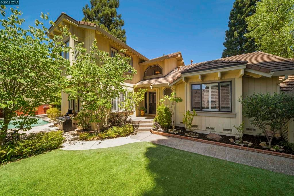 951 Redwood Dr