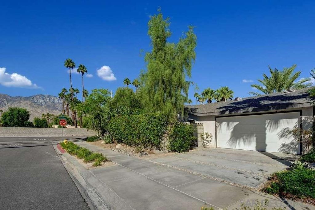 Photo of 2118 S Gene Autry Trl Trl, Palm Springs, CA 92264 (MLS # 250045686SD)
