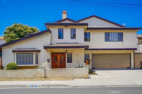 Photo of 1307 Mackay Lane, Redondo Beach, CA 90278 (MLS # SB26115466)