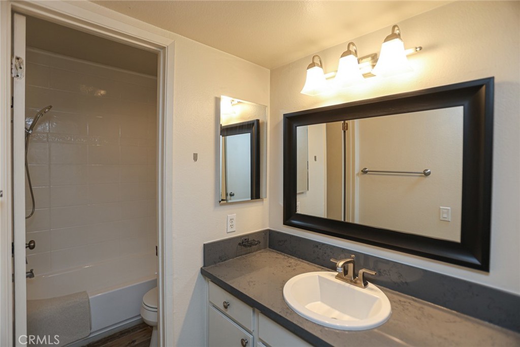 2839 S Fairview St F