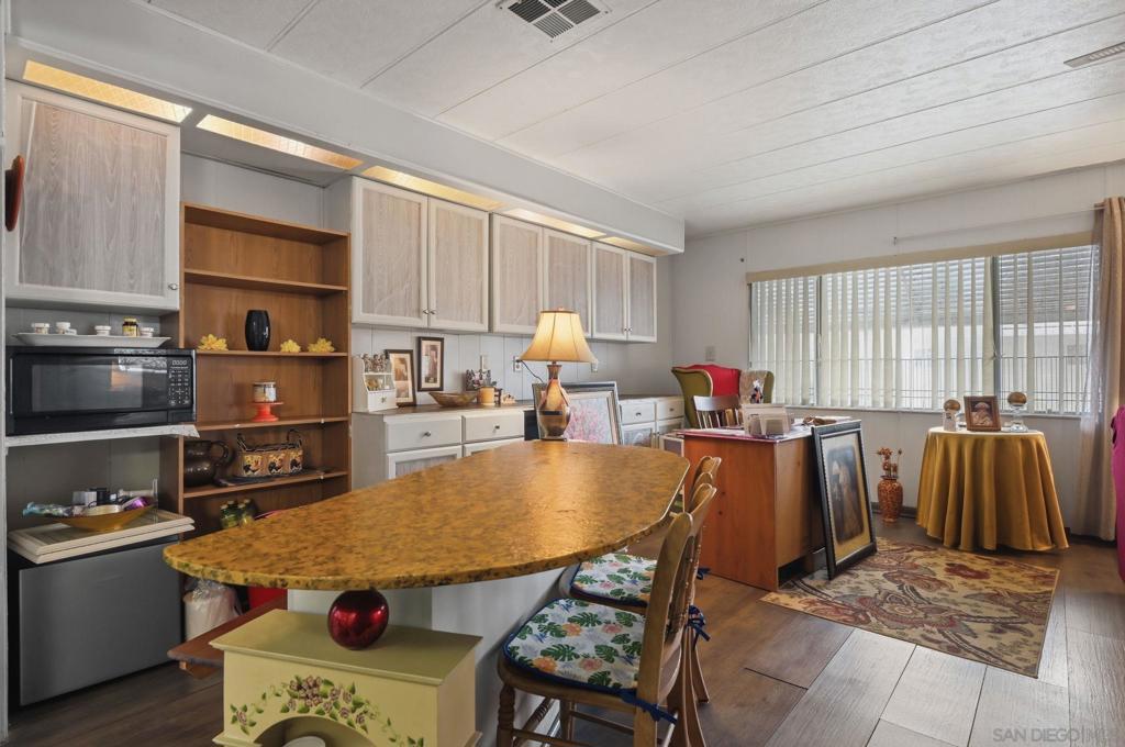2280 E Valley Pwky 21