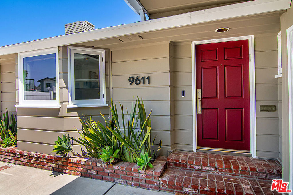 9611 Cresta Drive