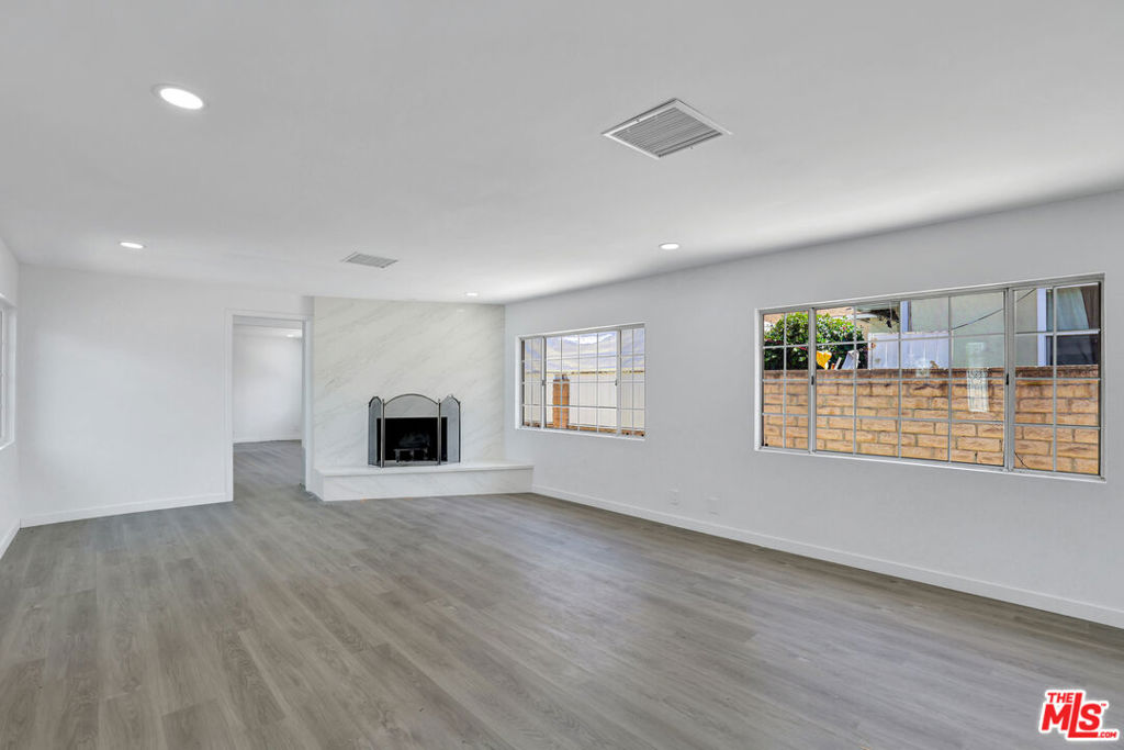 Properties 4 7445 Balcom Avenue