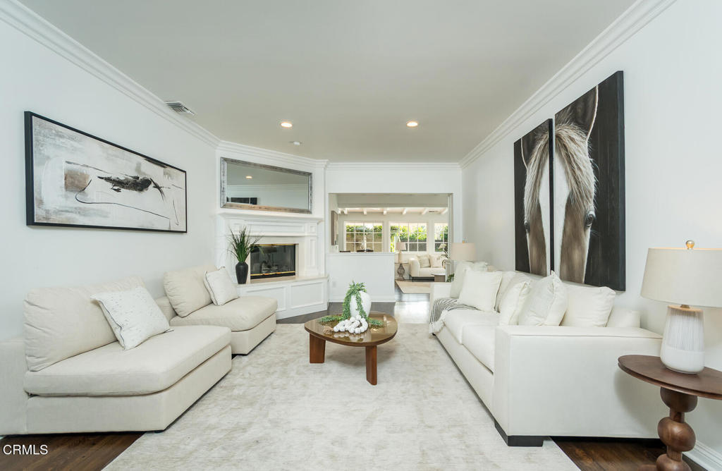 2042 Los Amigos Street