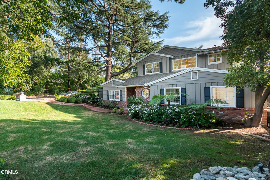 2042 Los Amigos Street